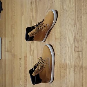 Ladies Timberland, Wheat,Size 7